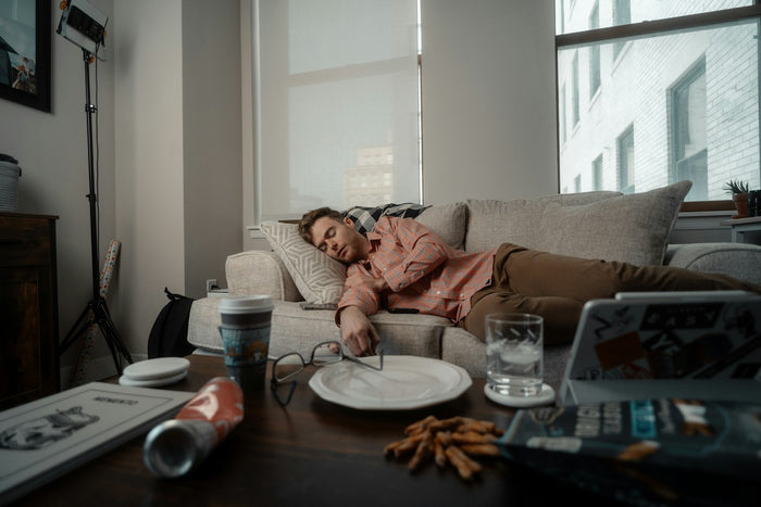ほんの昼寝のつもりだった：コンタクトをつけたまま眠った6人の話
